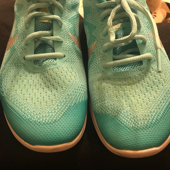 Girls Nike Free Running Shoes - Picture 7 of 7